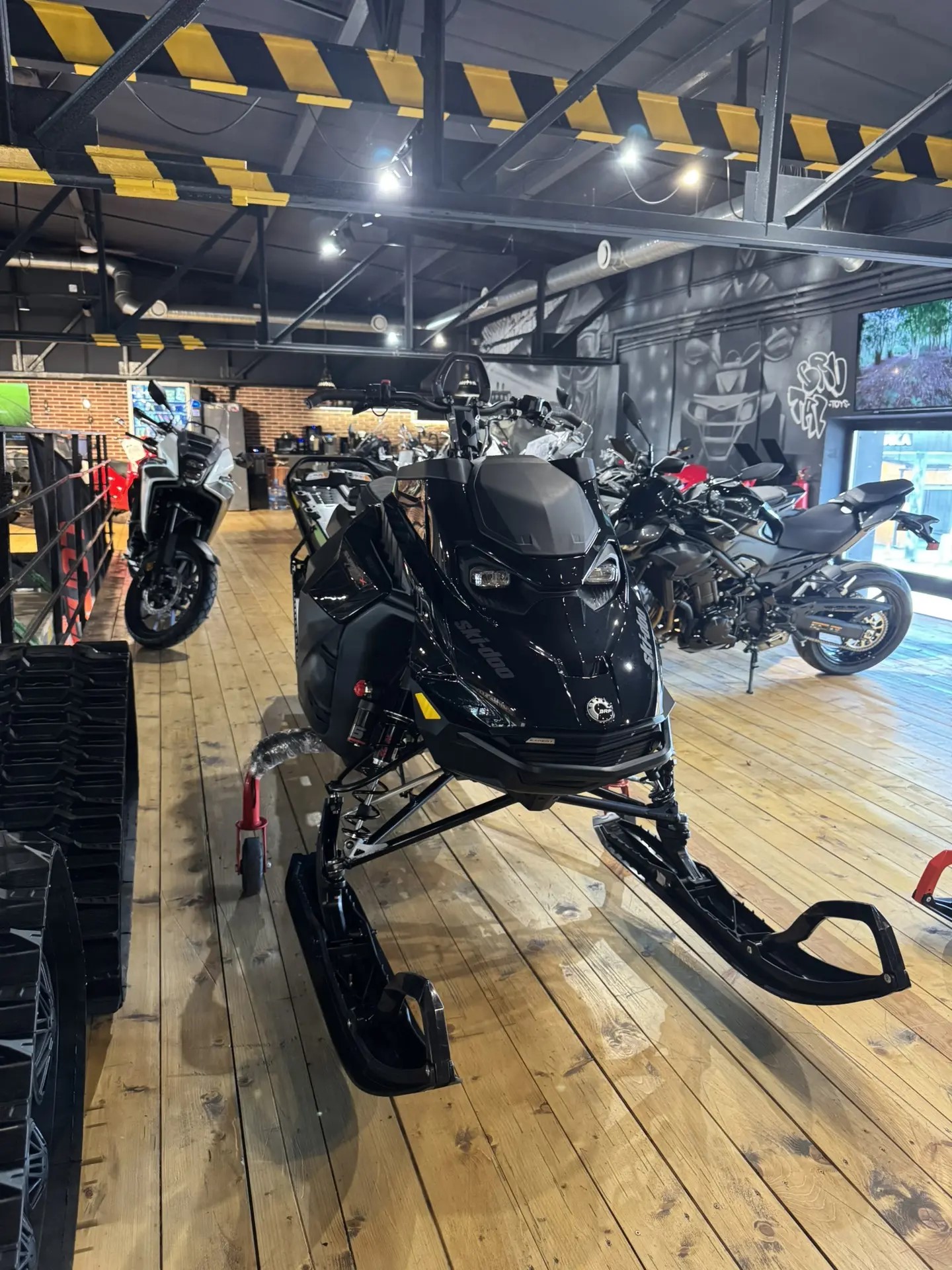 SKI-DOO Summit X Expert 850 E-TEC 165 2025
