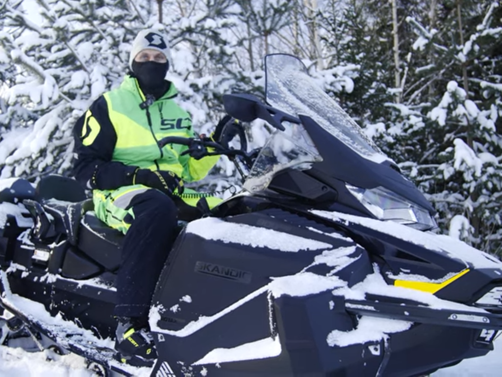 Утилитарный снегоход для охоты и рыбалки Утилитарный снегоход для охоты и рыбалки