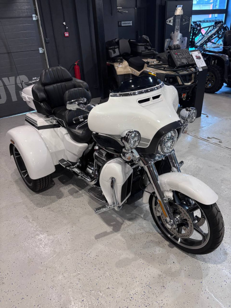 Harley-Davidson FLHTCUG CVO Tri Glide 2020