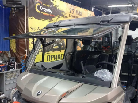 Лобовое стекло для BRP Traxter с обогревом и дворником S016
