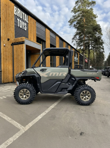 CAN-AM Defender XMR HD11 with half-doors 2026
