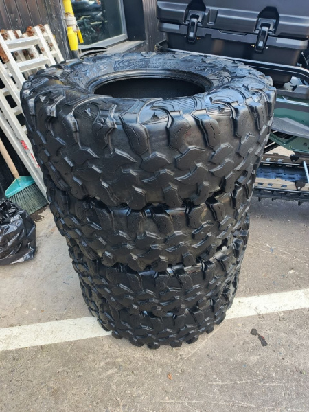 Шины Maxxis Carnivore RT 255/90 R14 Б/У