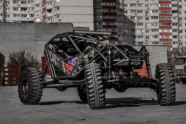 Rockracer 4,3L 300HP