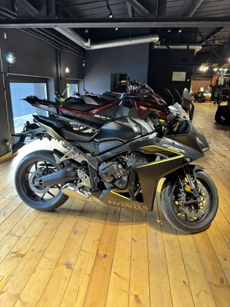  Honda CBR650R E-Clutch 2026 ABS