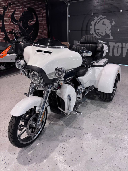 Harley-Davidson FLHTCUG CVO Tri Glide 2020