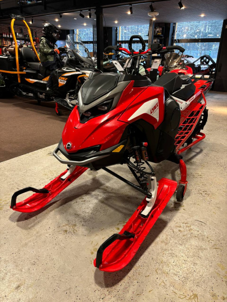 LYNX Shredder Re 3700 850 E-Tec Turbo R TouchScreen 2023 LYNX Shredder Re 3700 850 E-Tec Turbo R TouchScreen 2023